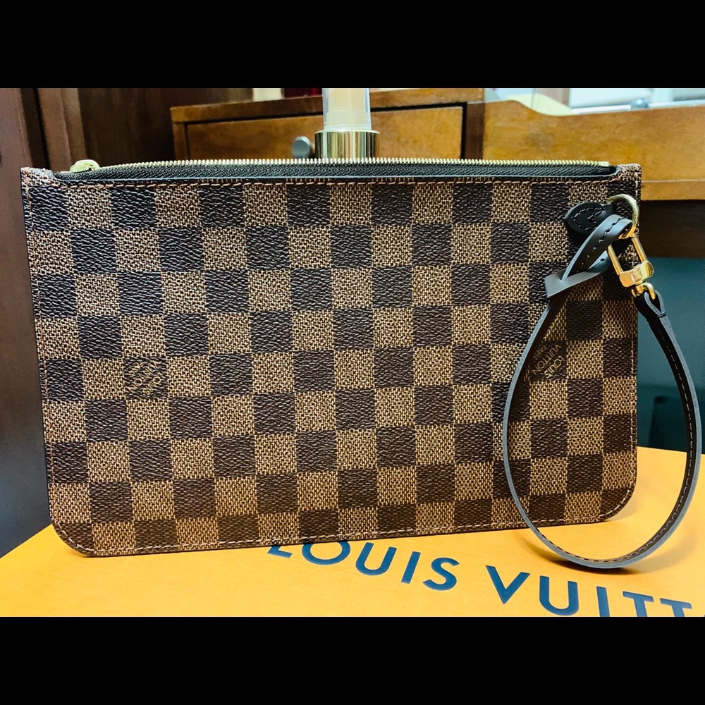 Louis Vuitton Neverfull MM pochette
